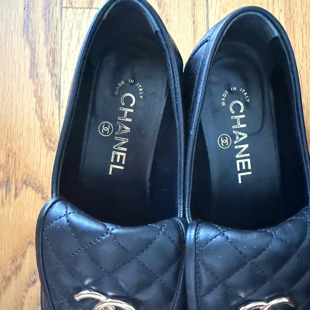 CHANEL Black Quilted turnlock Leather Loafers with Gold CC Hardware - Picture 5 of 10